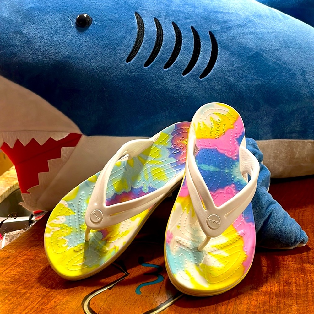 Iconic Crocs comfort size 9w tie dye look multi-colors great for the beach